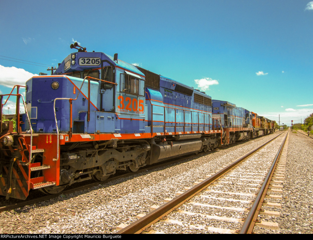 FXE SD40-2 with FNM blue scheme